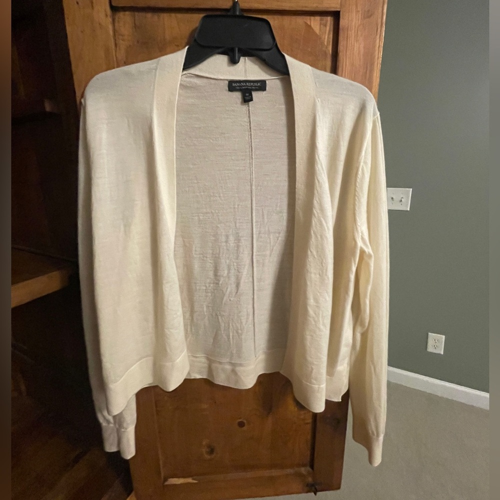 Banana Republic | Cream Light-Weight Sweater | M